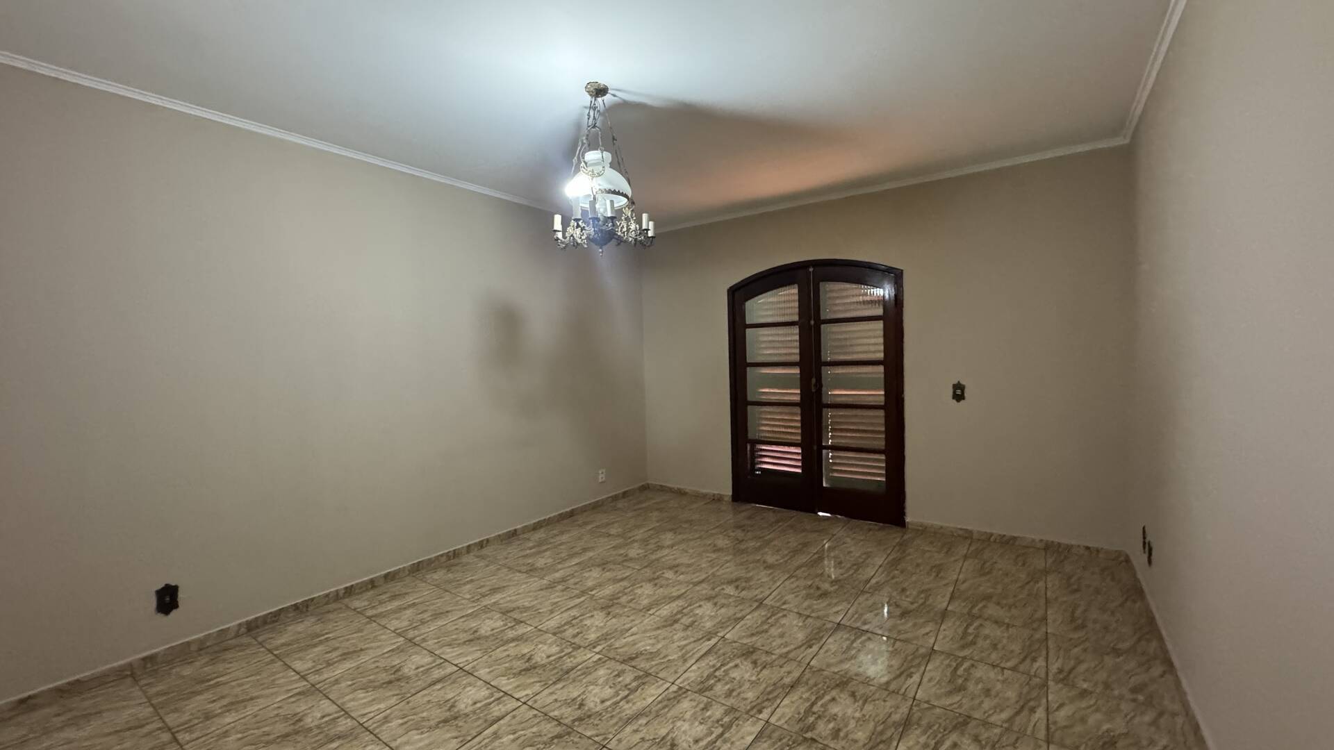 #2465 - Sobrado para Locação em Louveira - SP