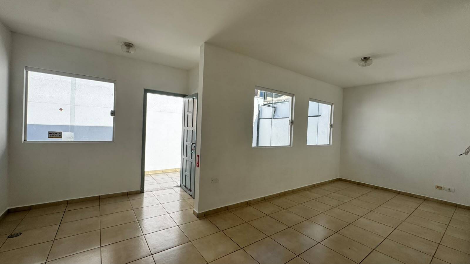 #2568 - Sala para Locação em Louveira - SP