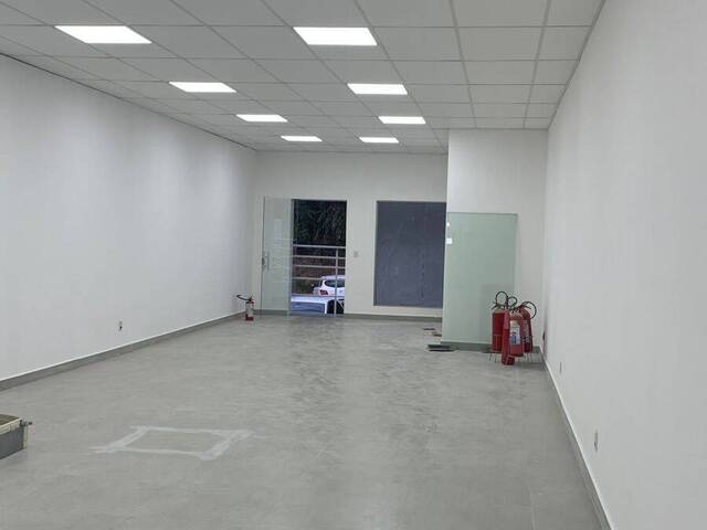 Salão Comercial para Locação em Louveira - 4