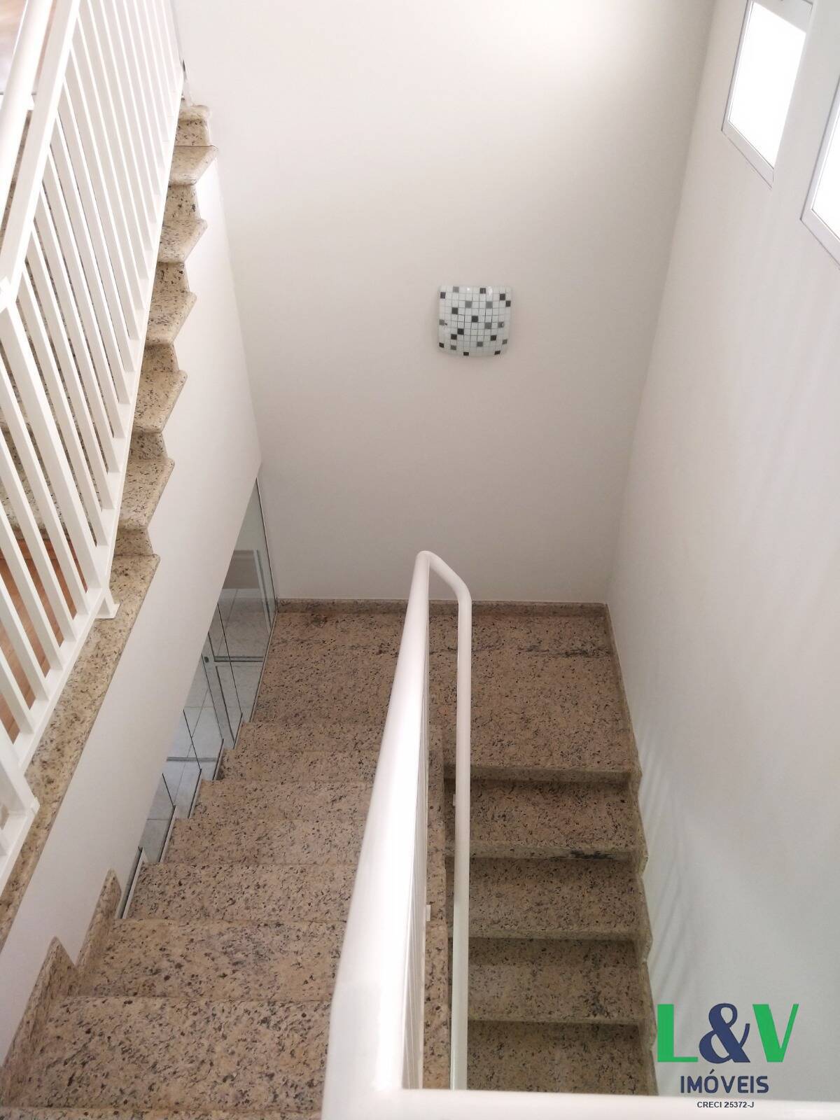Casa de Condomínio à venda e aluguel com 3 quartos, 300m² - Foto 22