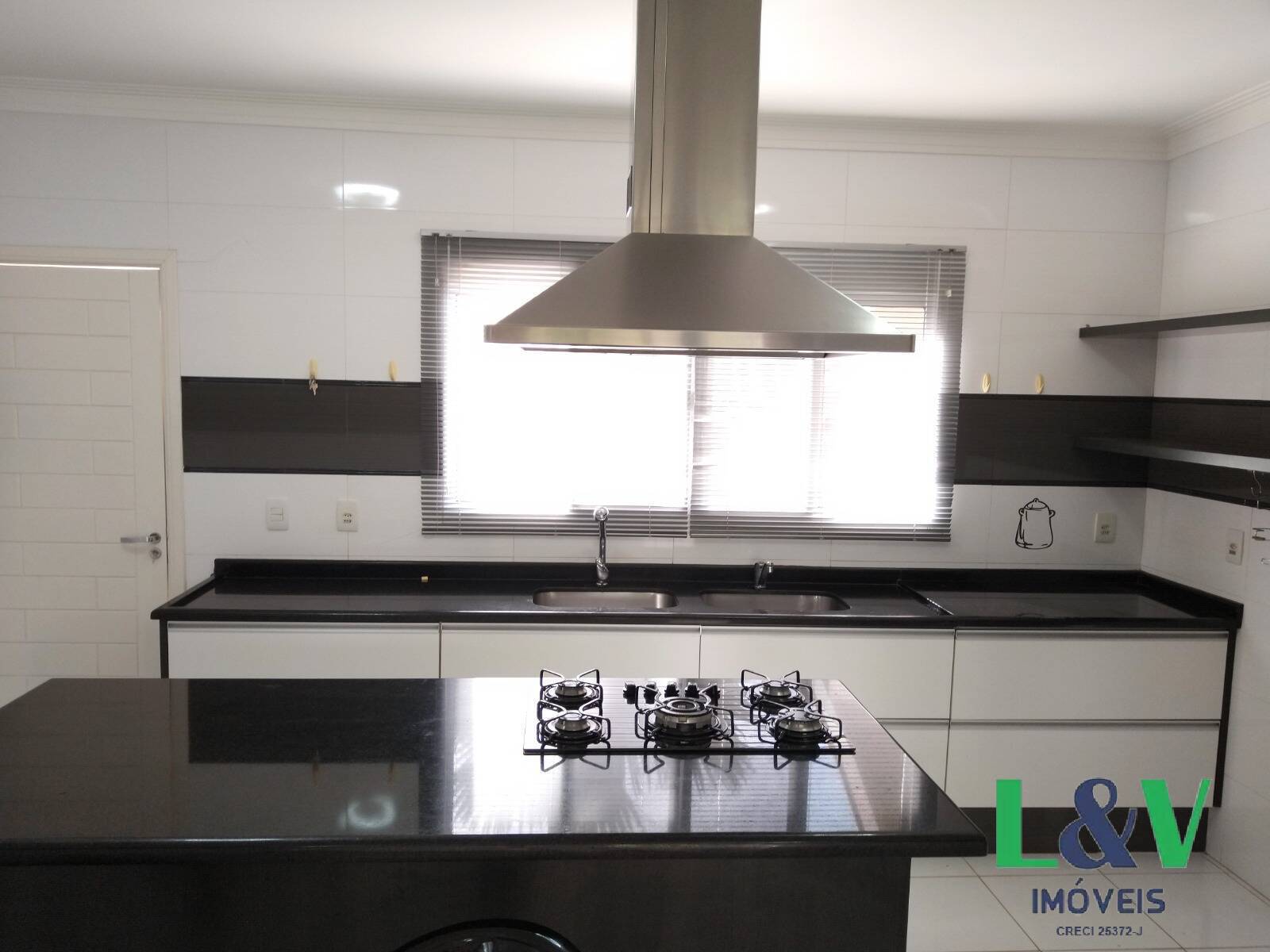 Casa de Condomínio à venda e aluguel com 3 quartos, 300m² - Foto 27