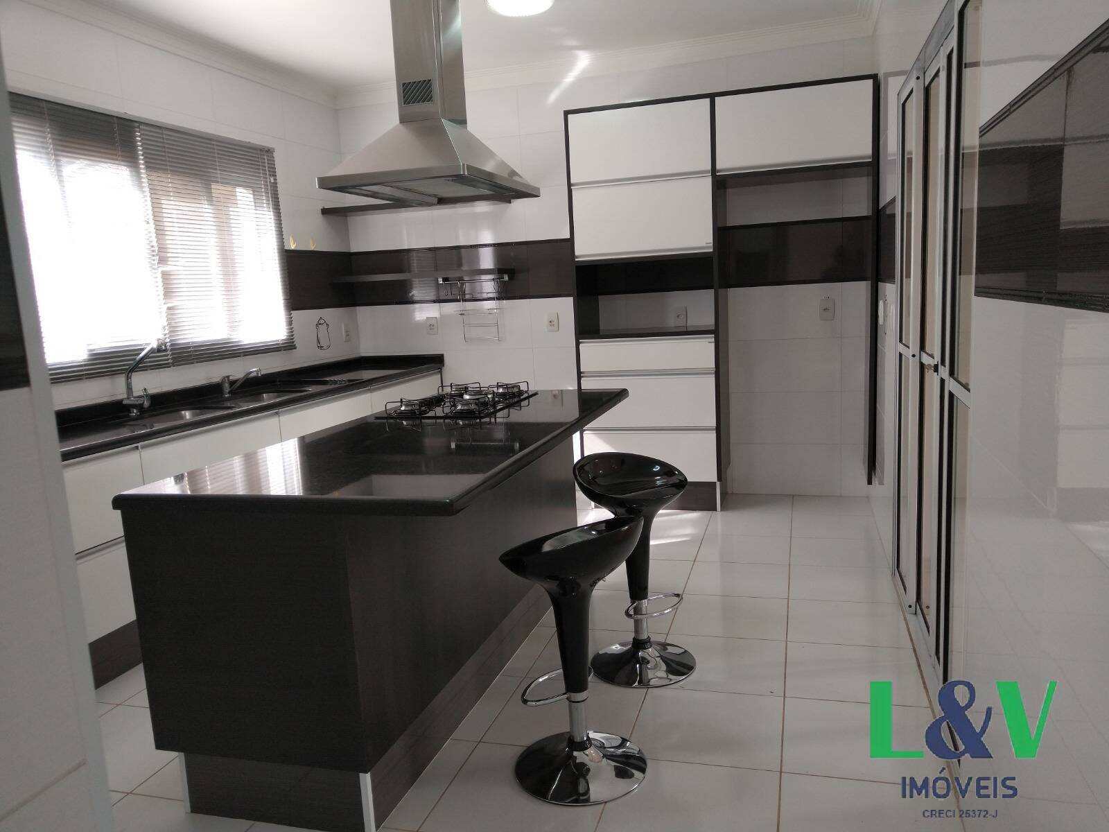 Casa de Condomínio à venda e aluguel com 3 quartos, 300m² - Foto 26