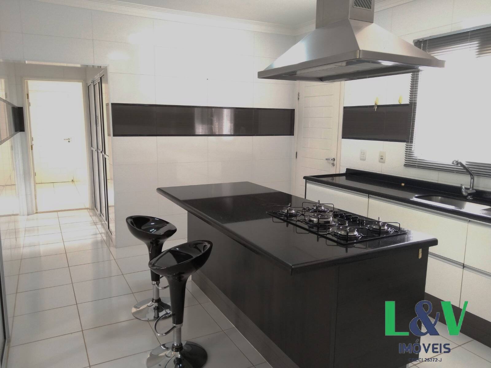 Casa de Condomínio à venda e aluguel com 3 quartos, 300m² - Foto 29