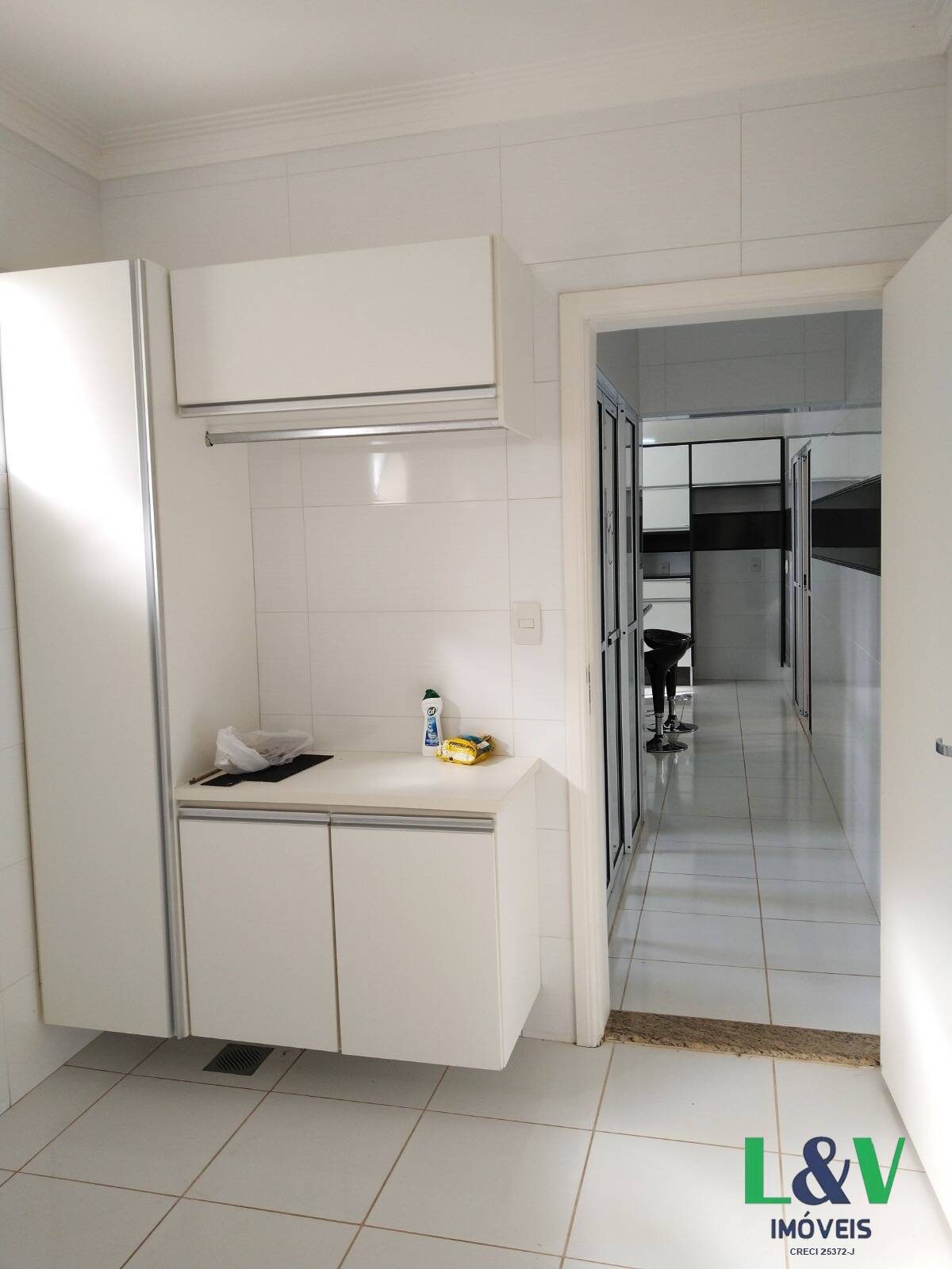 Casa de Condomínio à venda e aluguel com 3 quartos, 300m² - Foto 35