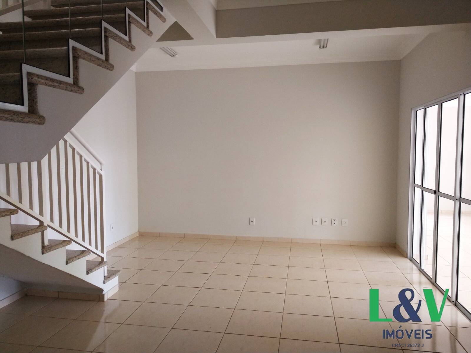 Casa de Condomínio à venda e aluguel com 3 quartos, 300m² - Foto 44