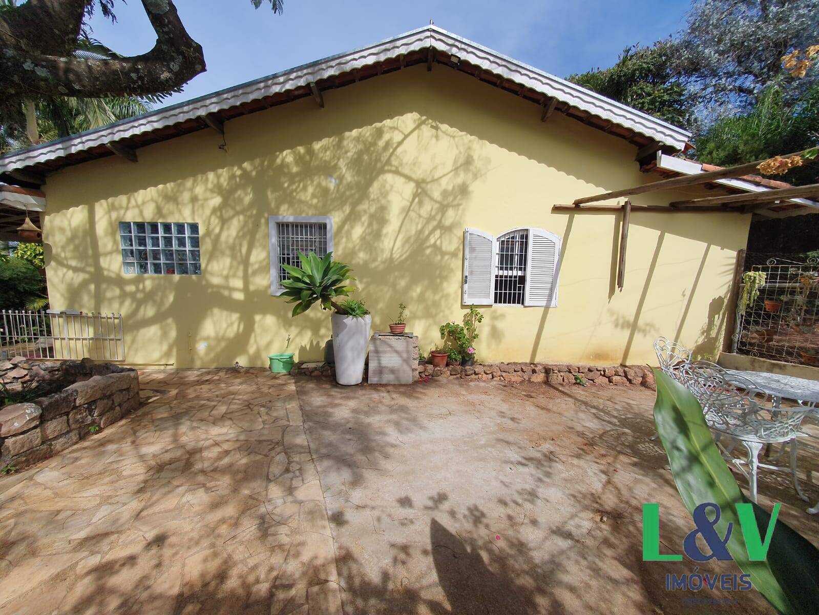 Chácara à venda e aluguel com 2 quartos, 164m² - Foto 1