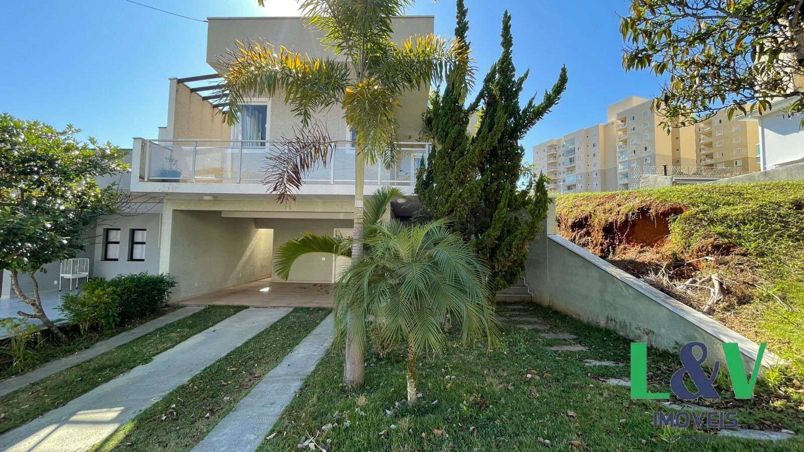 Casa à venda com 4 quartos, 230m² - Foto 2